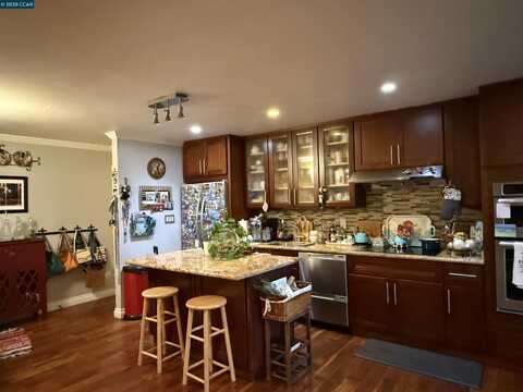 1036 Oak Grove Rd, Concord, CA 94518
