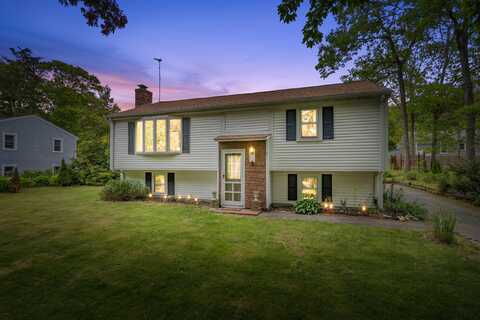 110 Old Great Neck Road, Mashpee, MA 02649