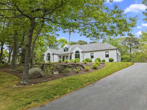 102 Cairn Ridge Road, East Falmouth, MA 02536