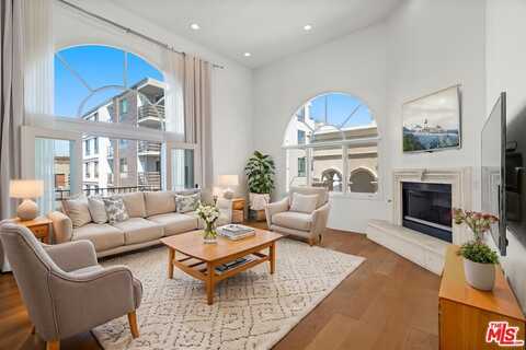 435 Arnaz Dr, Los Angeles, CA 90048