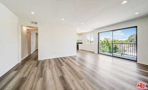 7453 Haskell Ave, Van Nuys, CA 91406