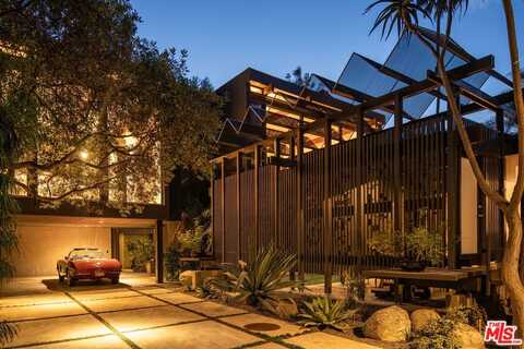 9031 Hollywood Hills Rd, Los Angeles, CA 90046