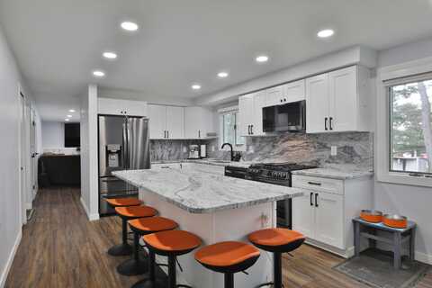 327 Warlock Court, Columbus, OH 43230