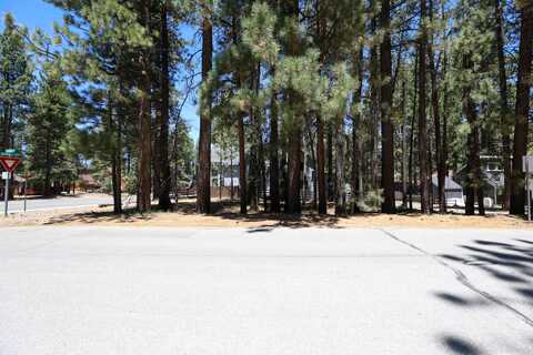 689 Summit Boulevard, Big Bear Lake, CA 92315
