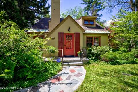 1524 Grenoside Avenue, Niskayuna, NY 12309
