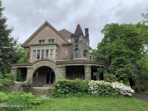 1077 University Place, Schenectady, NY 12308