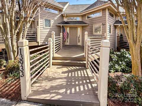 13933 Queens Harbor Road, Charlotte, NC 28278