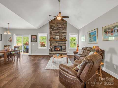 231 Leyland Circle, Hendersonville, NC 28792