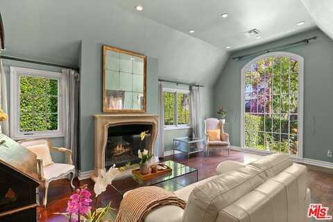 9053 Elevado St, West Hollywood, CA 90069