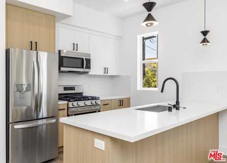 5050 Cleon Ave, North Hollywood, CA 91601