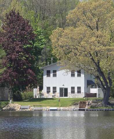 22873 Riverside Drive, Mendon, MI 49072
