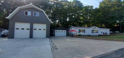1911 N 24th Avenue, Mears, MI 49436