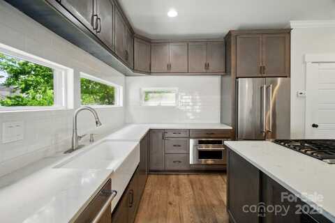 945 Westbrook Drive, Charlotte, NC 28202