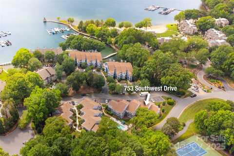 753 Southwest Drive, Davidson, NC 28036