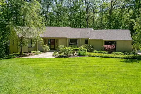 3950 Maplecrest Court SE, Grand Rapids, MI 49546