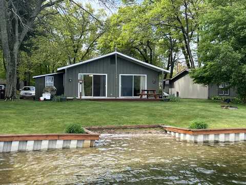 8190 Shenandoah Lane, Howard City, MI 49329