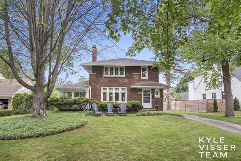 1058 Eastwood Avenue SE, East Grand Rapids, MI 49506