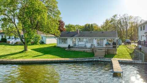 555 S Lakeside Drive, Michigan Center, MI 49254