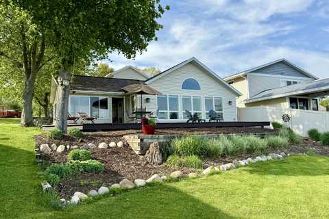 1128 N Eagle Lake Drive, Kalamazoo, MI 49009