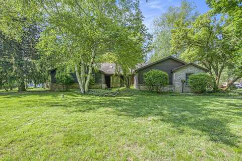 6030 Queen Oaks Drive, Chelsea, MI 48118