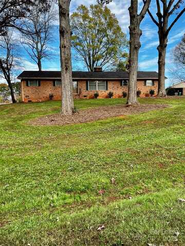 1600 Plumcrest Drive, Charlotte, NC 28216