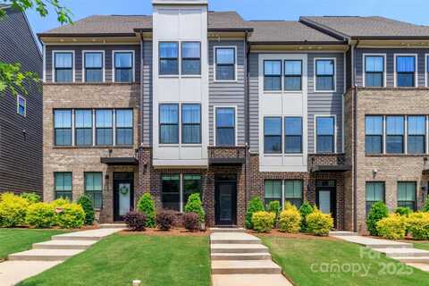 628 Uwharrie River Road, Charlotte, NC 28211