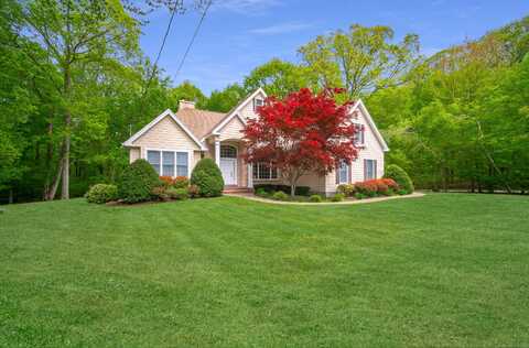 42 North Woods Road, Hamden, CT 06518