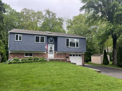 32 Regent Court, Stamford, CT 06907