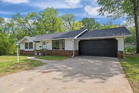 3304 S Pinehurst Avenue, Springfield, MO 65807