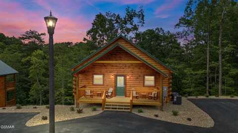 2939 Fiddlers Creek Way, Pigeon Forge, TN 37863