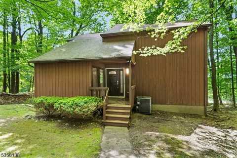 19 Village Way, Vernon, NJ 07462