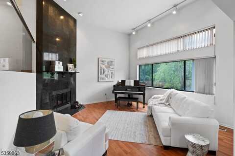 42 Lexington Ct, Washington, NJ 07676