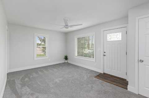 205 NW 51st Place, Des Moines, IA 50313
