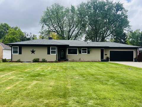 1758 McClellan Dr, Huron, SD 57350