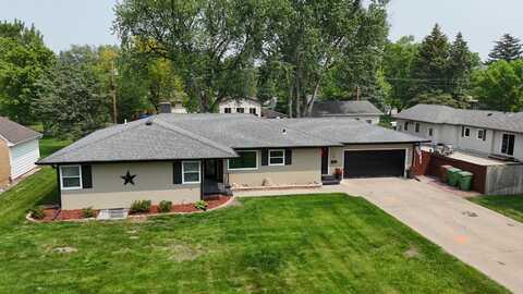 1758 McClellan Dr, Huron, SD 57350