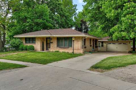 2700 Dosh Road, Des Moines, IA 50310