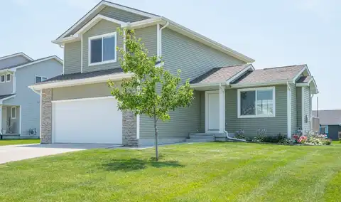 1090 Locust Street, Waukee, IA 50263