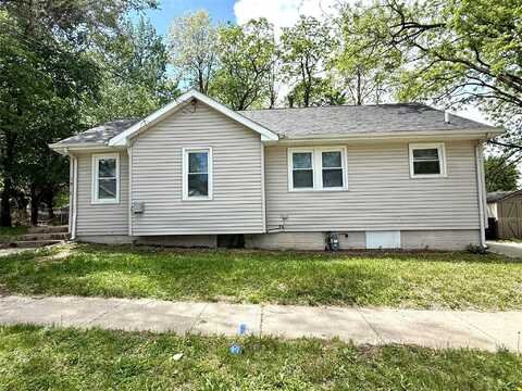 3916 Cambridge Street, Des Moines, IA 50313
