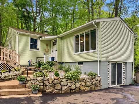 73 North Road, Waterford, CT 06385