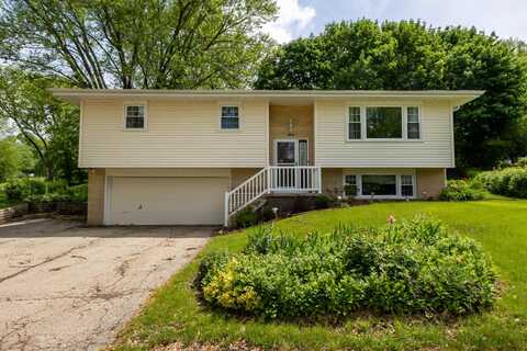 1876 Carter, Dubuque, IA 52001