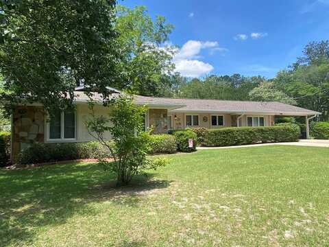 136 Chewalla Circle, Eufaula, AL 36027