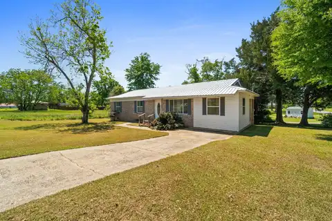 5417 College Drive, Graceville, FL 32440