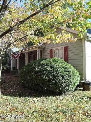 1802 Glen Oaks Lane, Dyersburg, TN 38024