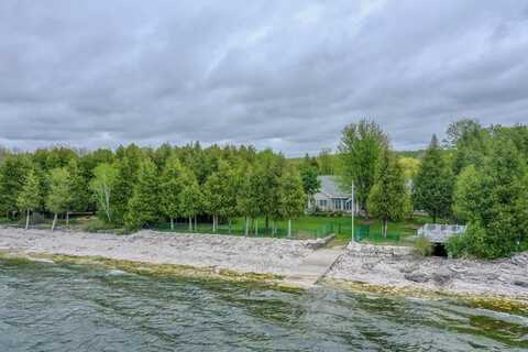 5743 Bay Shore Dr, Sturgeon Bay, WI 54235