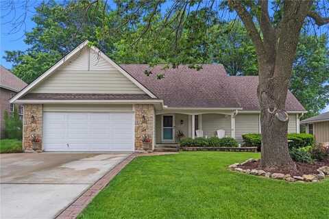 621 Clubhouse Drive, Lees Summit, MO 64086