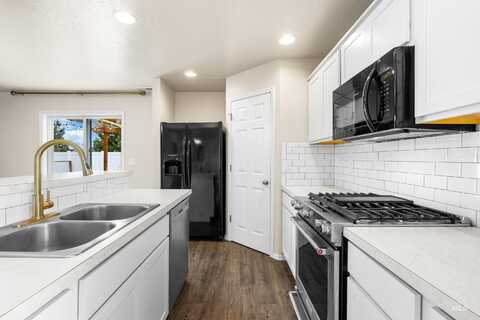 942 S Stibnite Place, Kuna, ID 83634