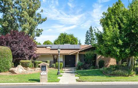 2081 Santa Ana Avenue, Clovis, CA 93611