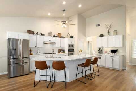 10223 Price Avenue N, Fresno, CA 93730