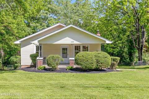 1633 Hutchinson Ave, Knoxville, TN 37917
