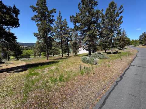 569 Kestrel Road, Klamath Falls, OR 97601
